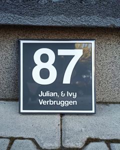 Modern huisnummer model Bloomingdale