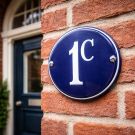 Huisnummer rond met rand