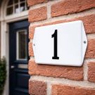 Huisnummer model oor