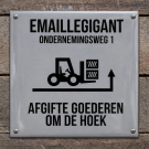 Emaille bord afgifte goederen om de hoek