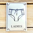 Ladies slip toiletbord