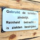 Gebruikt de toiletten zindelijk