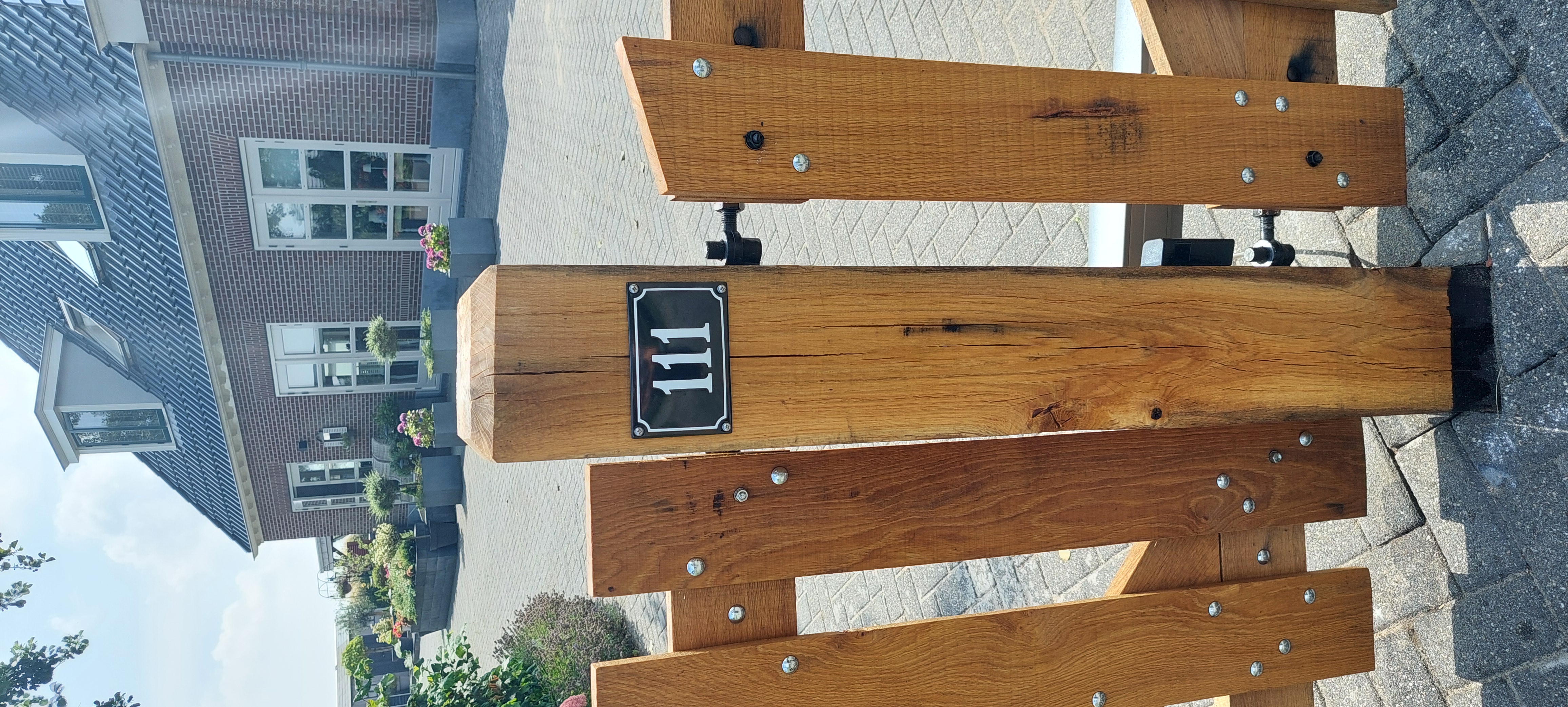 Huisnummer gebold met kader