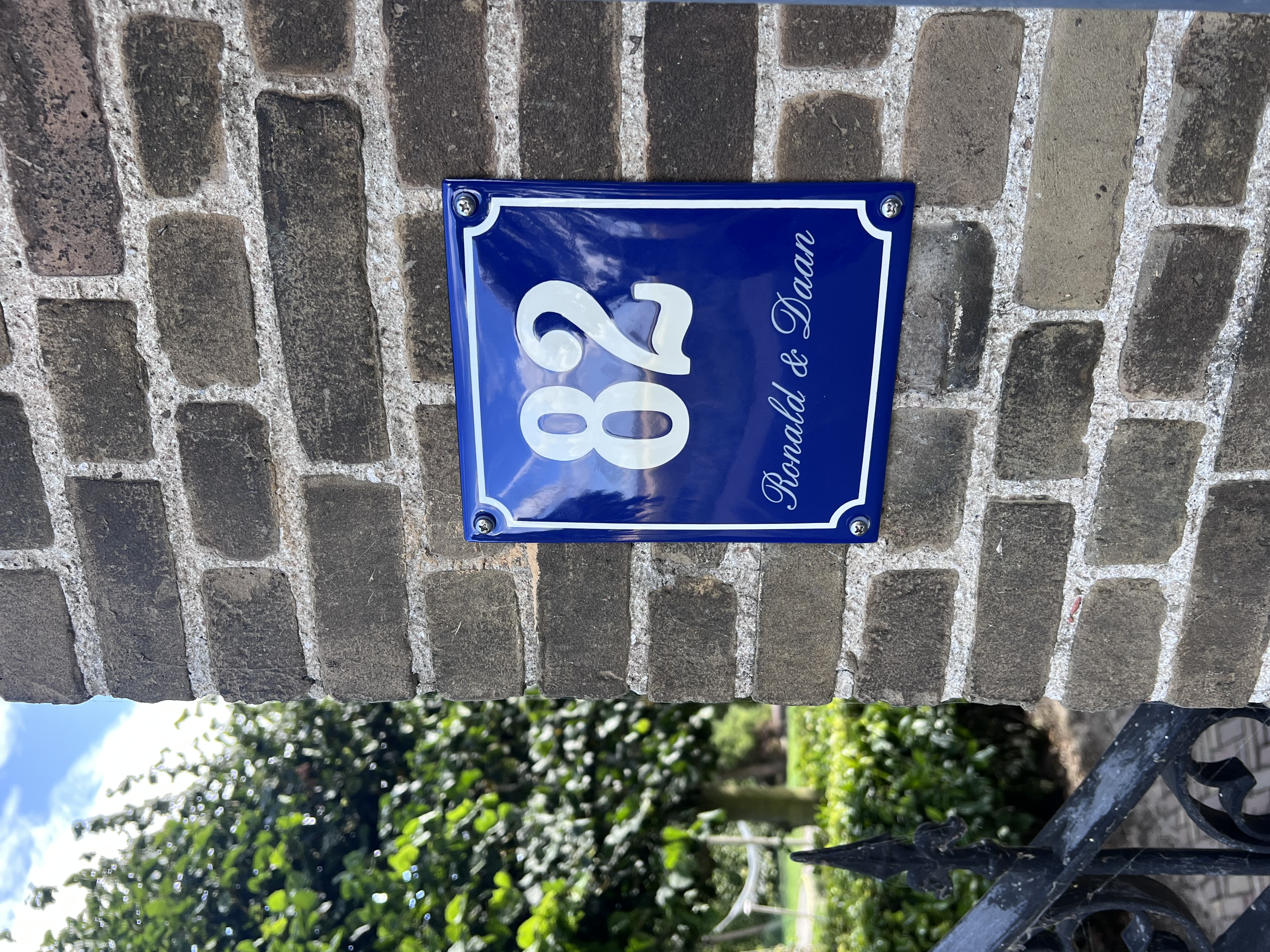 Huisnummer met naam met kader