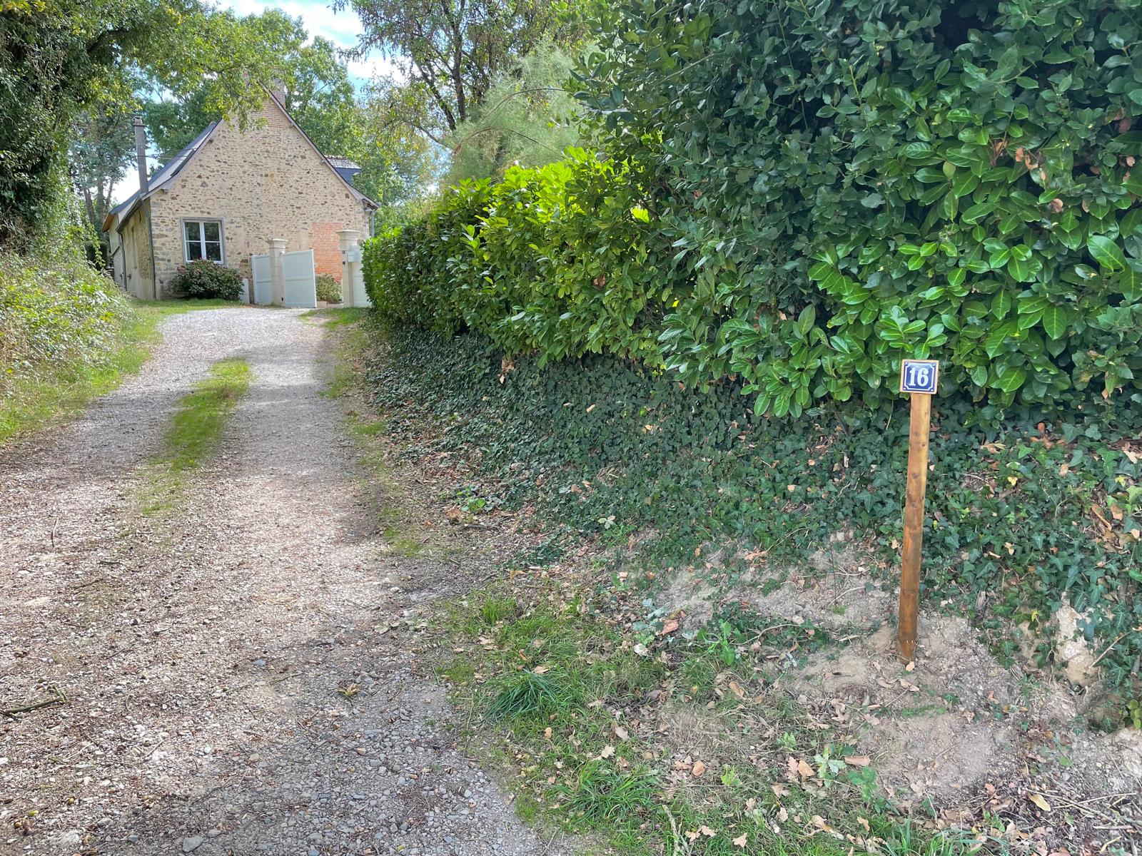 Blauw emaille huisnummer