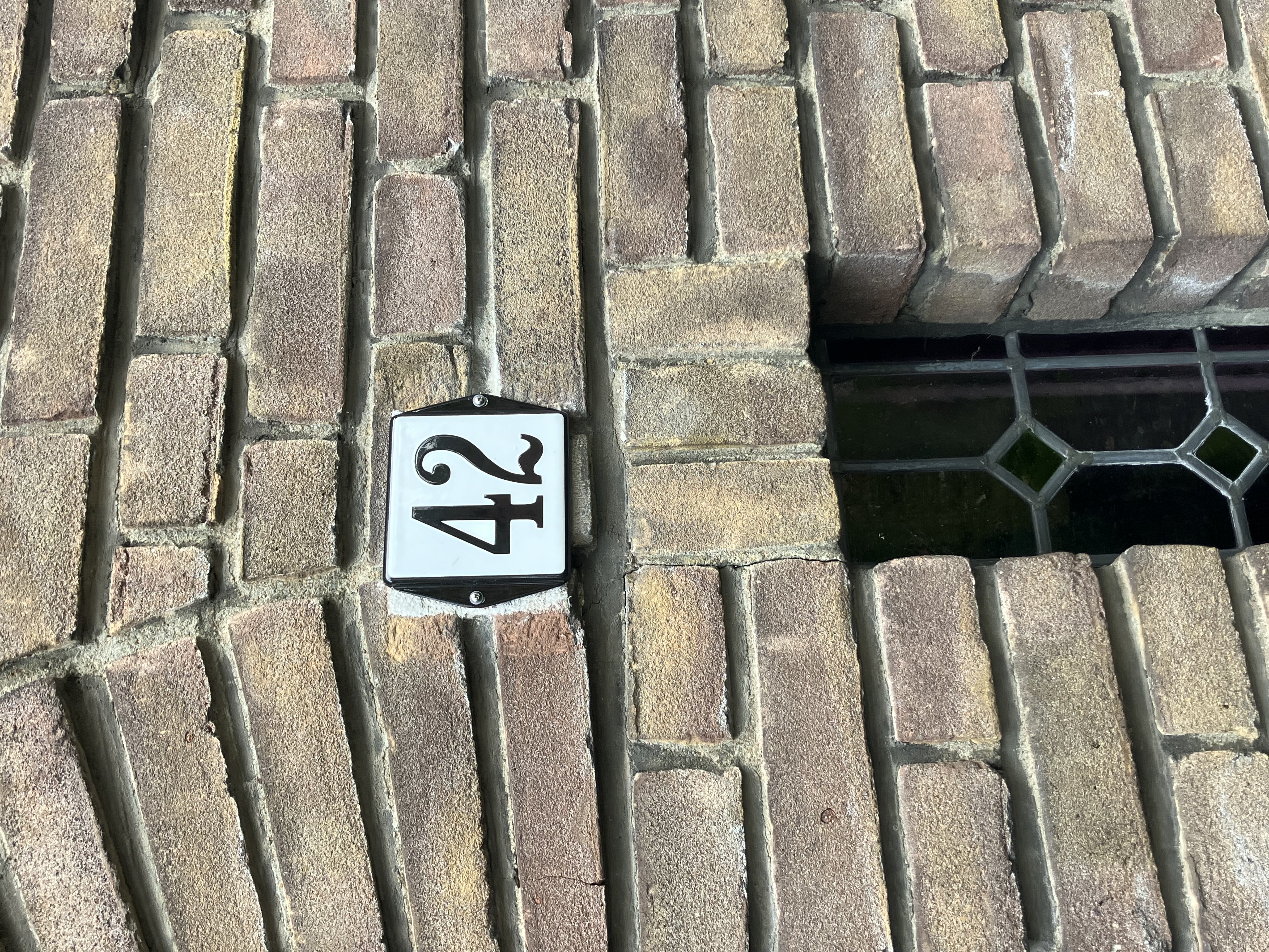 Huisnummer model oor Wit/Zwart