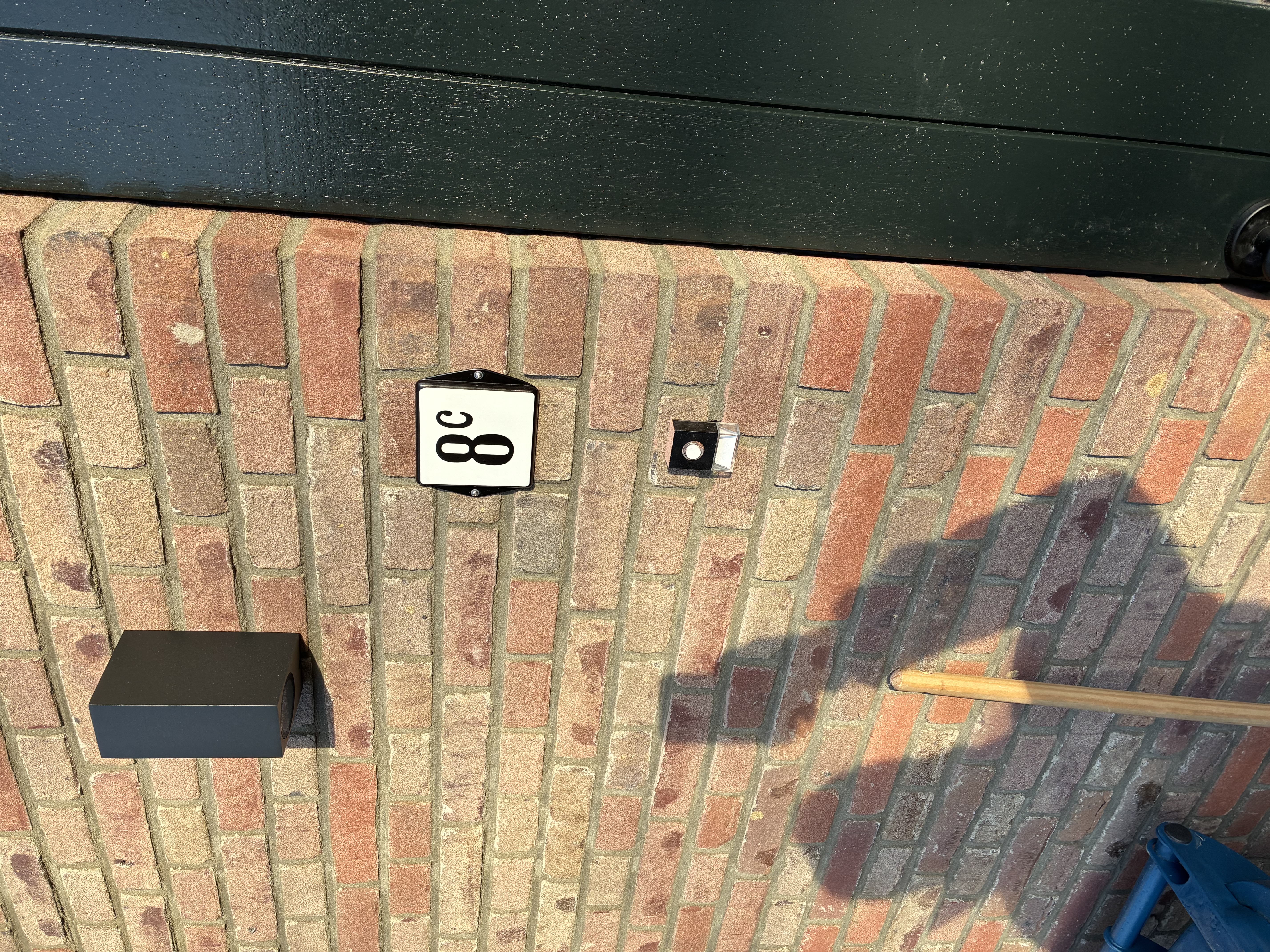 Huisnummer model oor