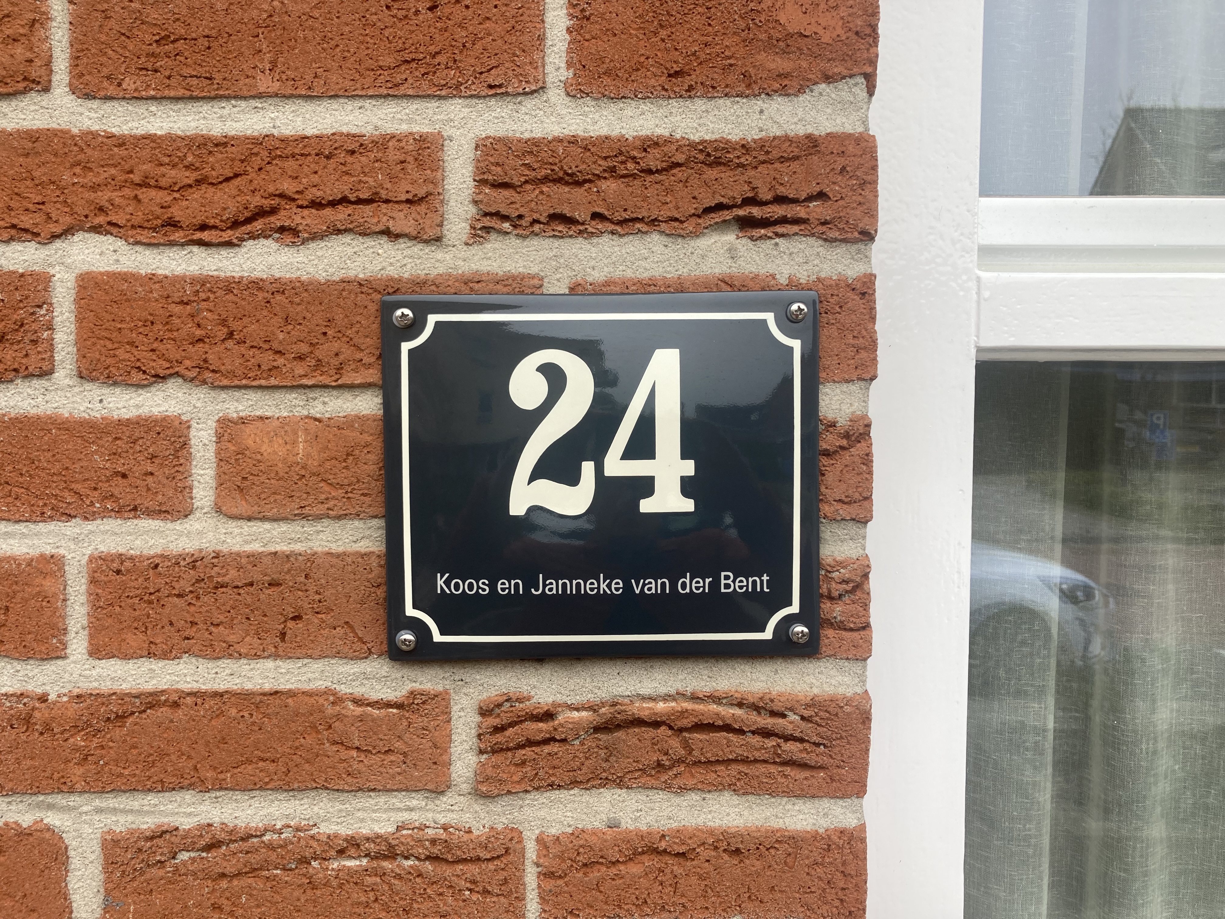 Huisnummer met naam met kader