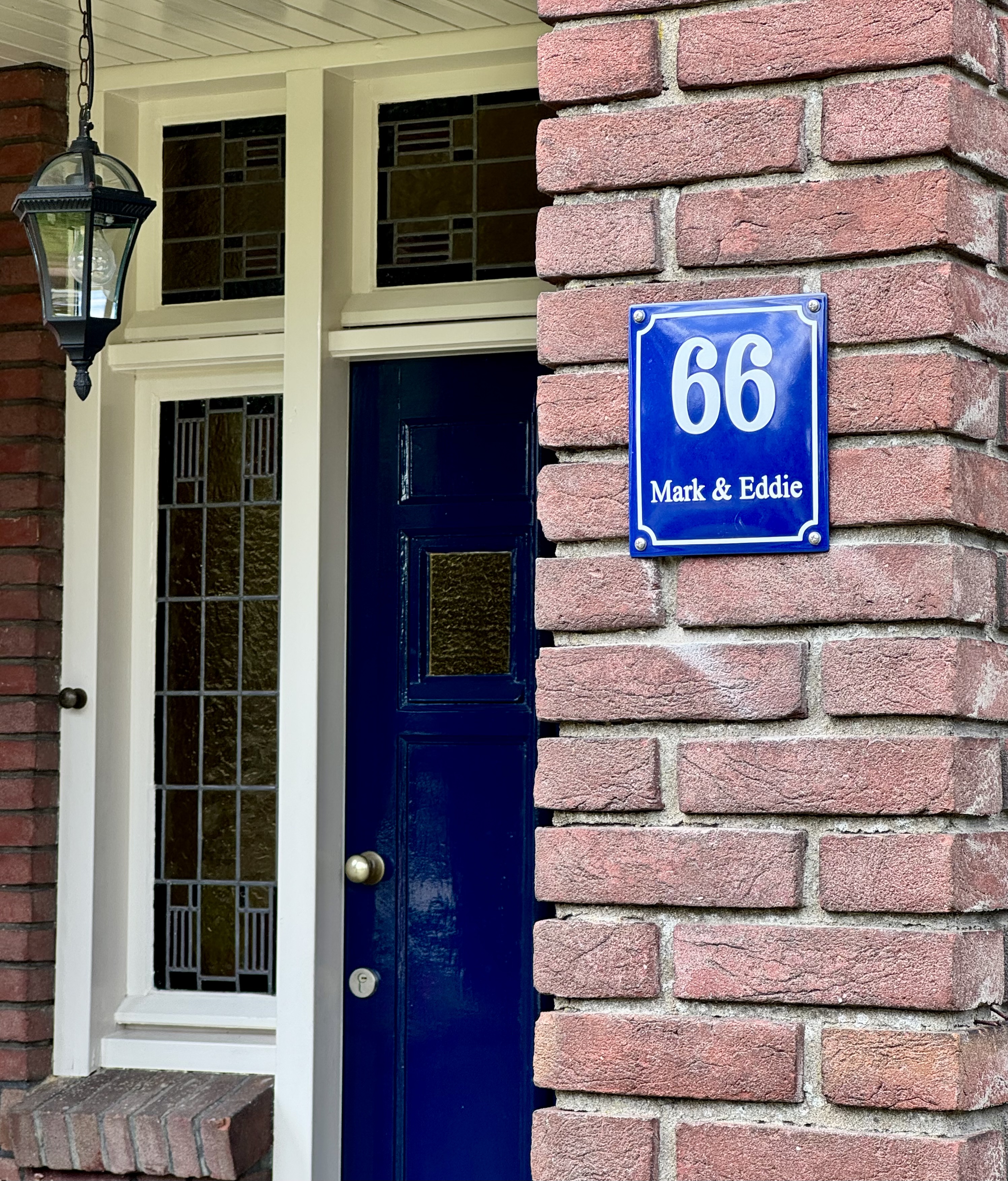 Huisnummer met naam met kader